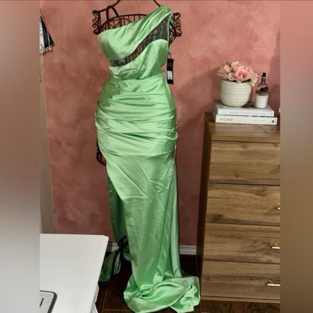 Dress - Picture 1 of 4